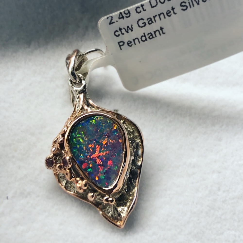 Australian Lightning Ridge Opal Doublet (opal on Ironstone) 2.49 ct,w/03 Garnet